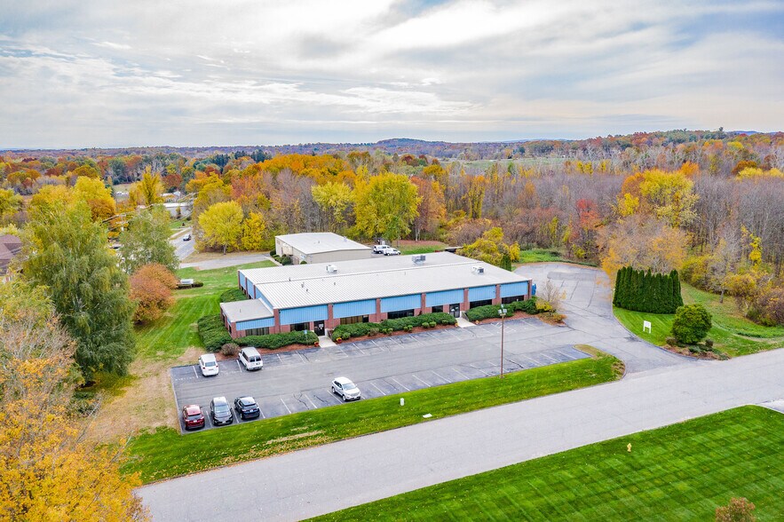 1094 Suffield St, Agawam, MA à vendre - Photo de l’immeuble – Image 3 sur 21
