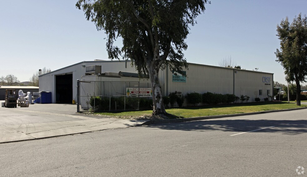 10905 Hemlock Ave, Fontana, CA à louer - Photo de l’immeuble – Image 3 sur 5