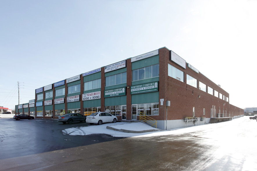 16700 Bayview Ave, Newmarket, ON à louer - Photo de l’immeuble – Image 3 sur 4
