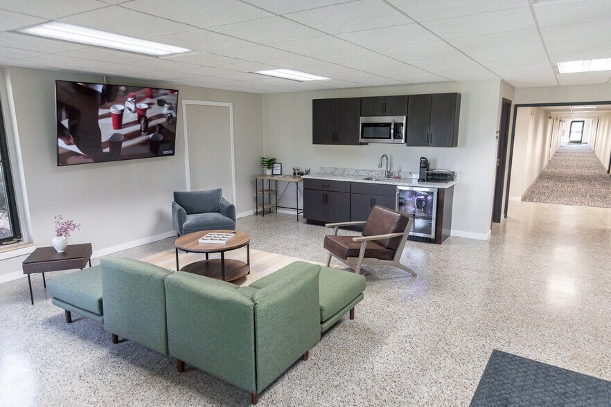 810 Memorial Dr, Chilton, WI à vendre - Photo de l’immeuble – Image 3 sur 17