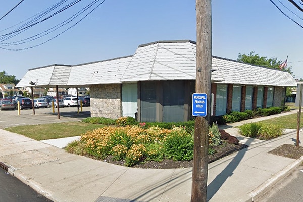 115 Main St, East Rockaway, NY à louer - Photo de l’immeuble – Image 3 sur 11