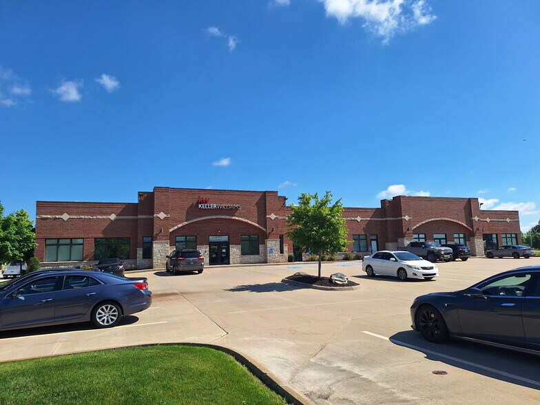 3928 McCarty Ln, Lafayette, IN à louer - Photo de l’immeuble – Image 1 sur 10