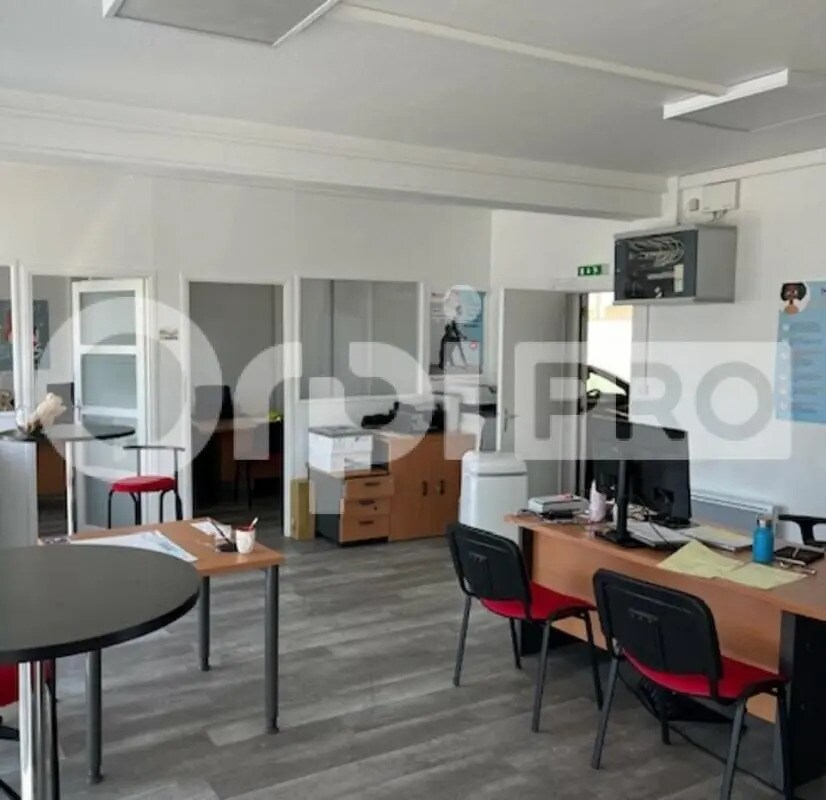 Bureau dans La Rochelle à louer Photo de l’immeuble– Image 1 sur 2