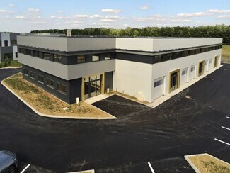 Plus de détails pour 5 Rue Clément Ader, Saint-Pierre-du-Perray - Local d'activités à louer