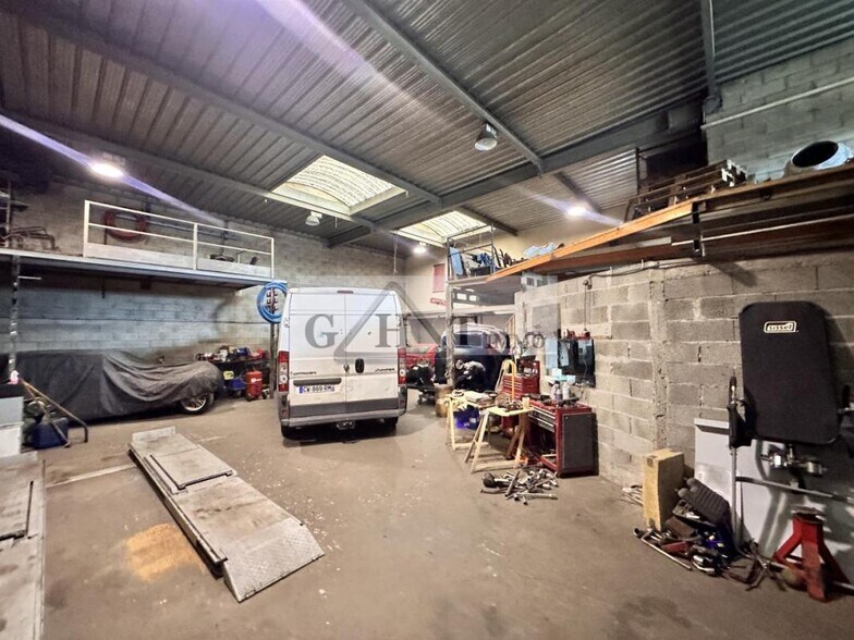 Industriel/Logistique dans Alfortville à vendre - Photo de l’immeuble – Image 3 sur 8