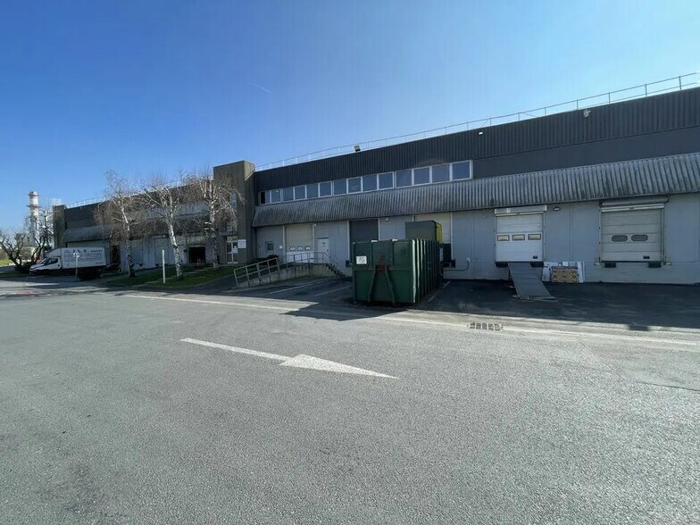 Industriel/Logistique dans Stains à louer - Photo de l’immeuble – Image 2 sur 8