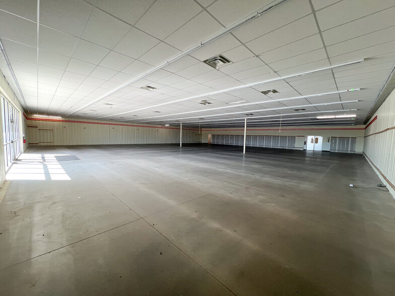 52 W K-4 Hwy, Hoisington, KS à louer - Photo de l’immeuble – Image 2 sur 3