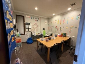 636 Old Liverpool Rd, Liverpool, NY à louer Photo de l’immeuble– Image 2 sur 11