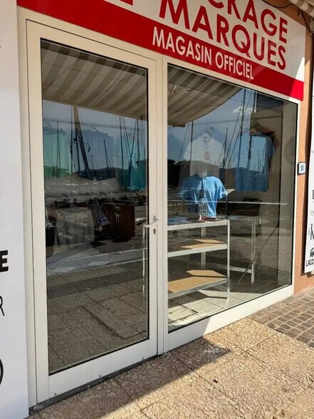 Local commercial dans Fréjus à louer - Photo de l’immeuble – Image 2 sur 5