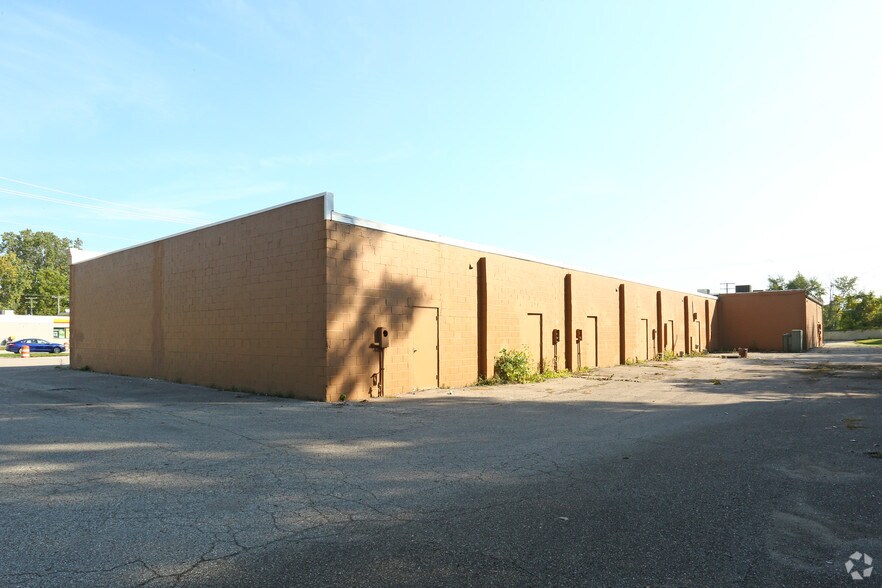 27427-27477 Eureka Rd, Romulus, MI à louer - Photo de l’immeuble – Image 3 sur 7