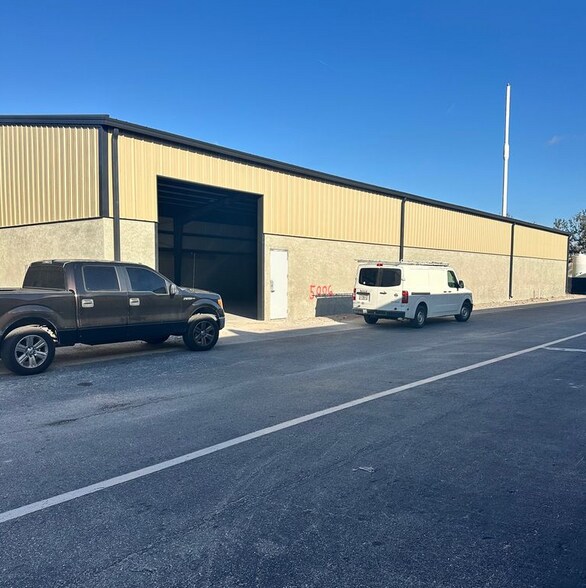 5010 Lena Rd, Bradenton, FL à louer - Photo de l’immeuble – Image 1 sur 3