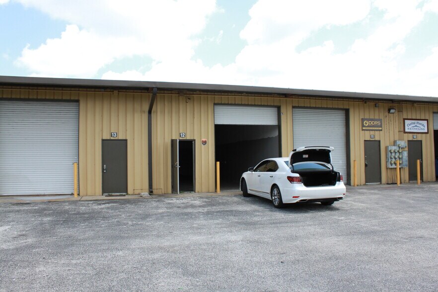 3038 N John Young Pky, Orlando, FL à louer - Photo de l’immeuble – Image 2 sur 14