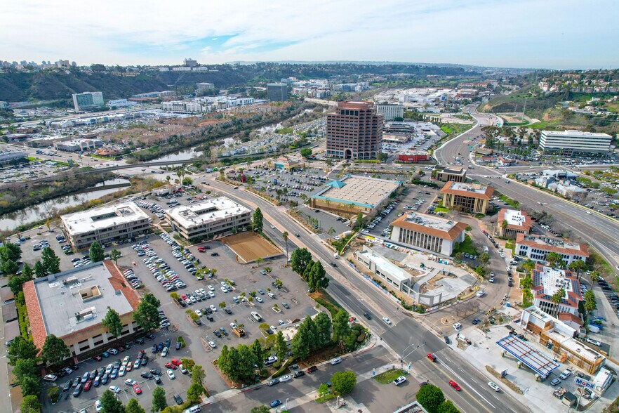5373 Mission Center Rd Rd, San Diego, CA à vendre - Photo de l’immeuble – Image 2 sur 4