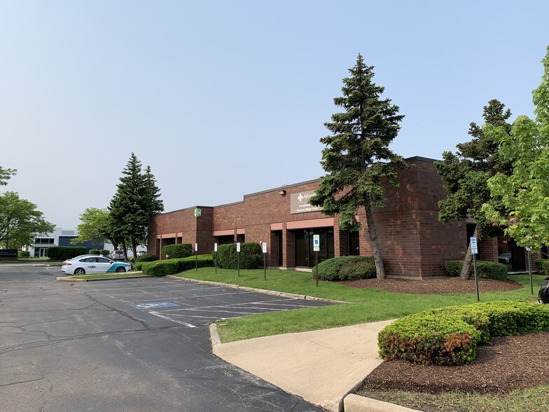 1450-1484 Elmhurst Rd, Elk Grove Village, IL à louer - Photo de l’immeuble – Image 2 sur 9