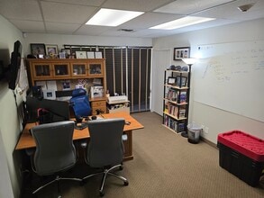 7177 Brockton Ave, Riverside, CA à louer Photo intérieure– Image 1 sur 4