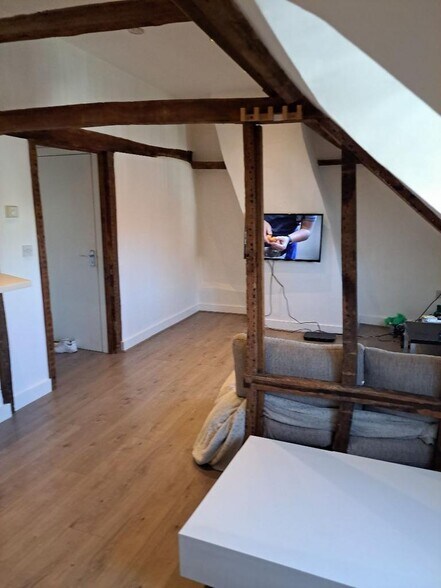 75 High St, Newport Pagnell à vendre - Photo de l’immeuble – Image 3 sur 11