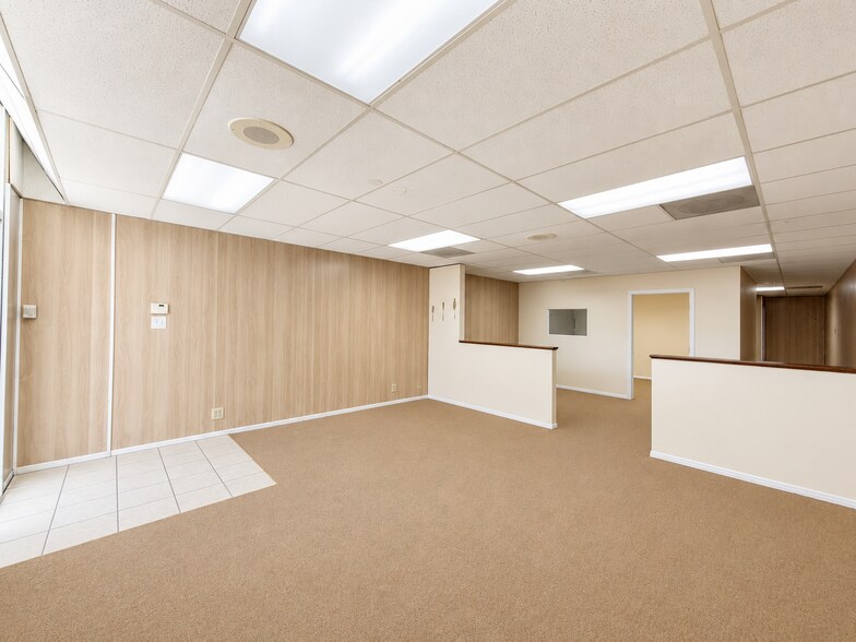 220-228 S Glendora Ave, West Covina, CA à louer - Photo de l’immeuble – Image 3 sur 8