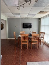 8505 Delmar Blvd, University City, MO à louer Photo intérieure– Image 1 sur 6