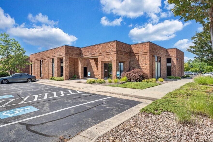 5240 Valleypark Dr, Roanoke, VA à vendre - Photo de l’immeuble – Image 1 sur 11