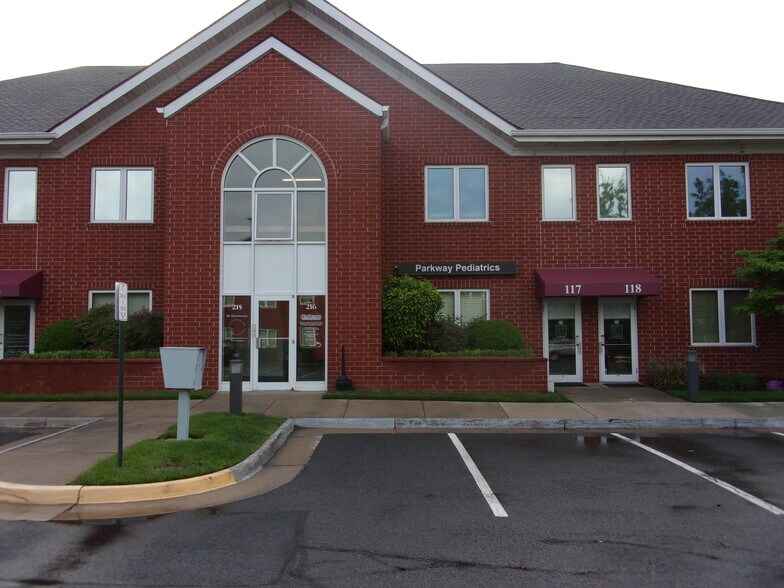 464 Herndon Pky, Herndon, VA à louer - Photo de l’immeuble – Image 2 sur 21