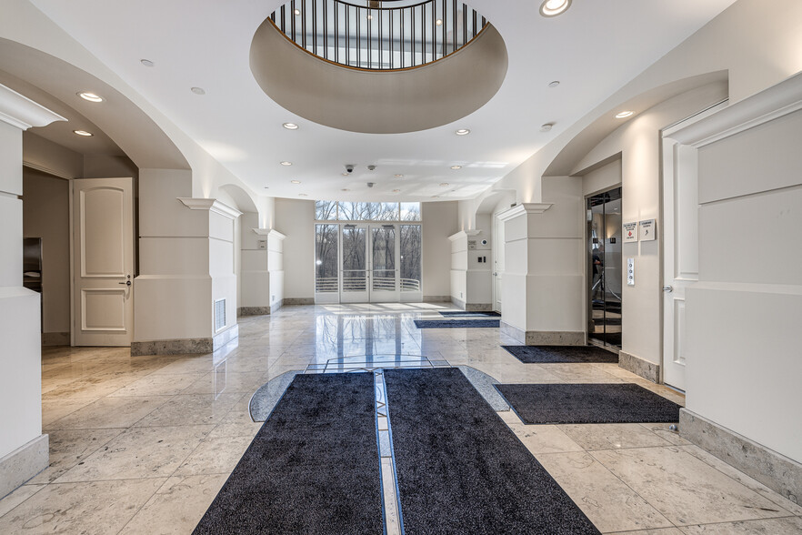 12455 Ridgedale Dr, Minnetonka, MN à louer - Photo intérieure – Image 3 sur 22
