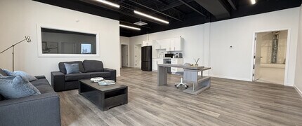 9408-9410 62nd Ave NW, Edmonton, AB à louer Photo intérieure– Image 1 sur 1