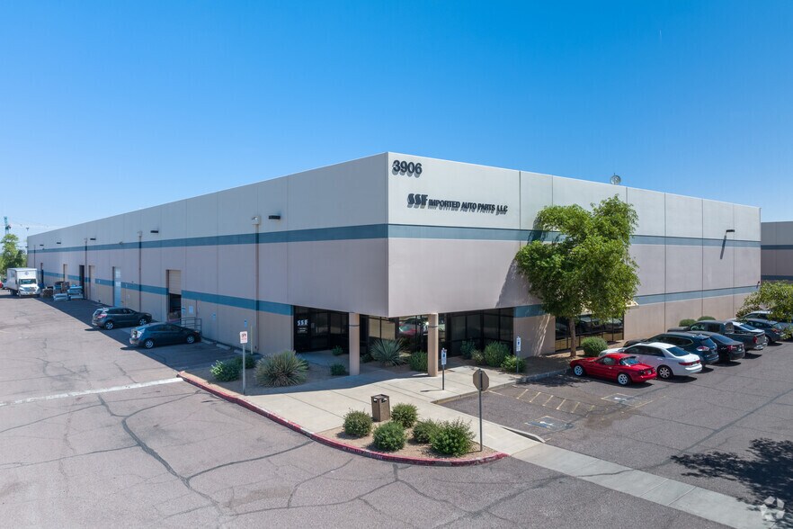 3906 E Broadway Rd, Phoenix, AZ à louer - Photo de l’immeuble – Image 3 sur 6