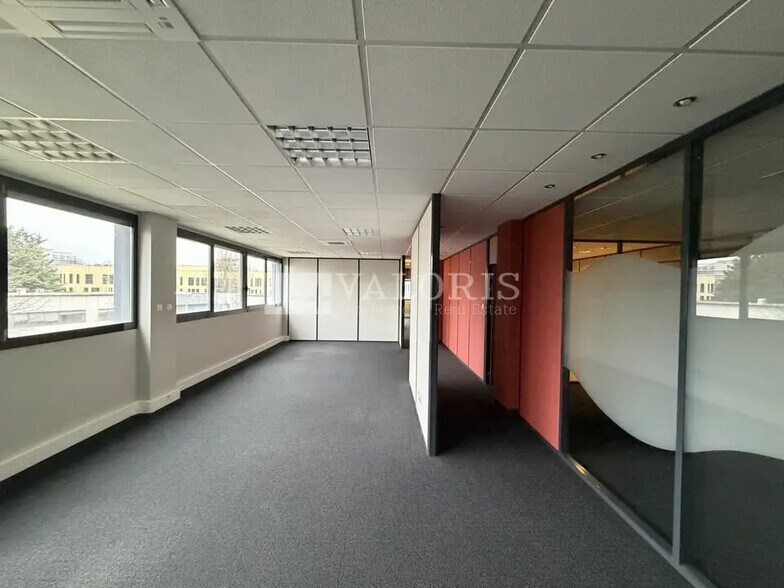 Bureau dans Limonest à louer - Photo de l’immeuble – Image 3 sur 7