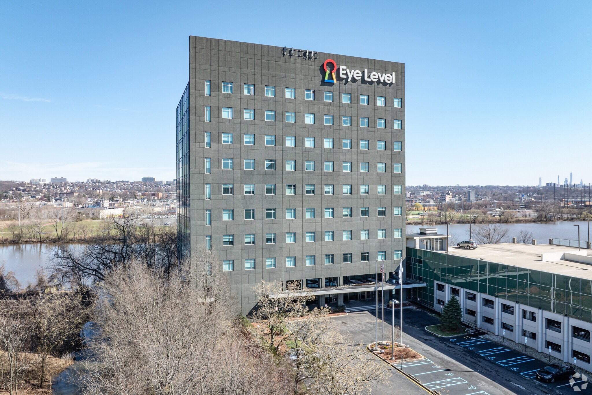 105 Challenger Rd, Ridgefield Park, NJ à louer Photo principale– Image 1 sur 9