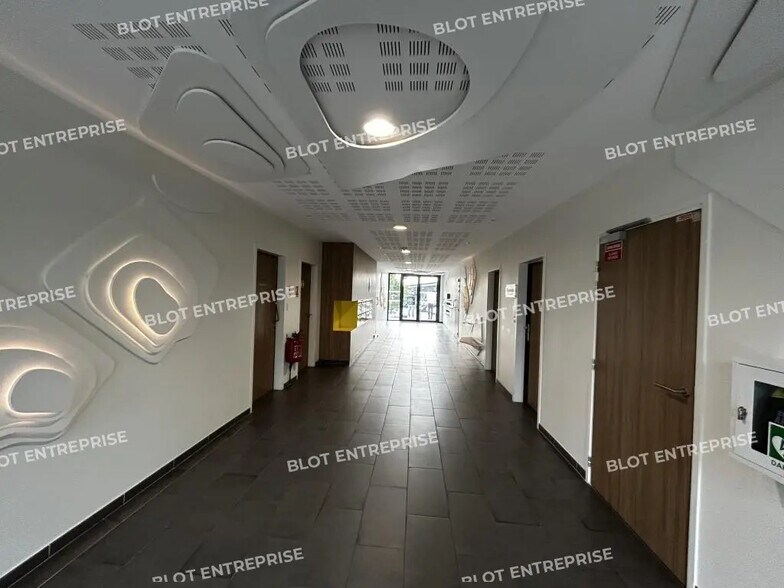 Bureau dans Saint-Herblain à louer - Photo de l’immeuble – Image 1 sur 9