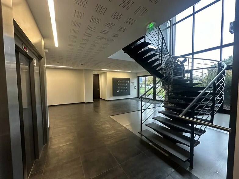 Bureau dans Strasbourg à louer - Photo de l’immeuble – Image 1 sur 7