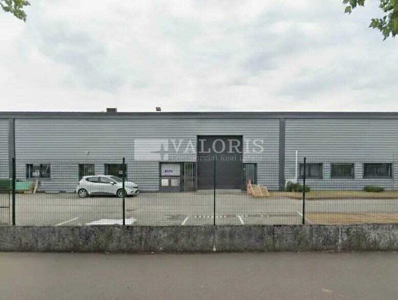 Local d’activités dans Décines-Charpieu à louer - Photo de l’immeuble – Image 1 sur 5