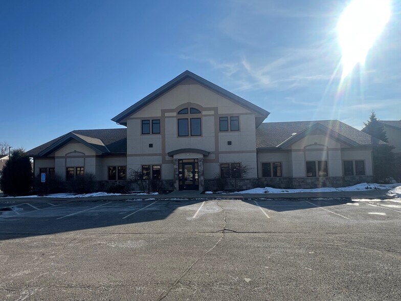 121 Saint Andrews Ct, Mankato, MN à louer - Photo de l’immeuble – Image 1 sur 19