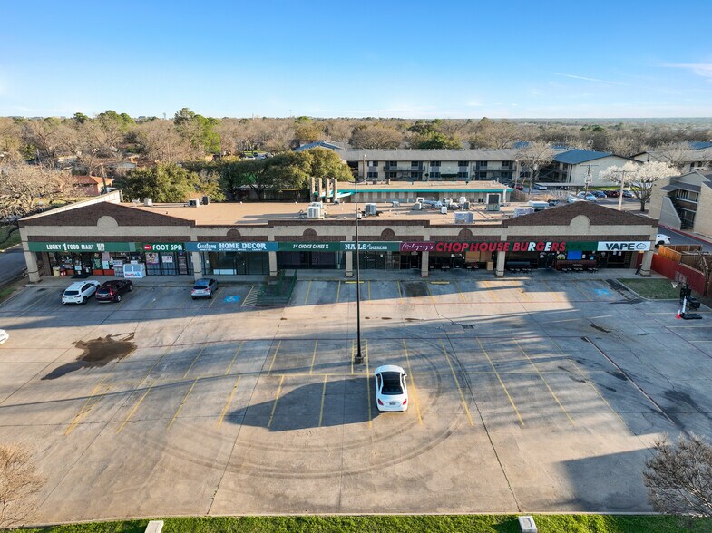 1700 W Park Row Dr, Arlington, TX à louer - Photo de l’immeuble – Image 3 sur 30
