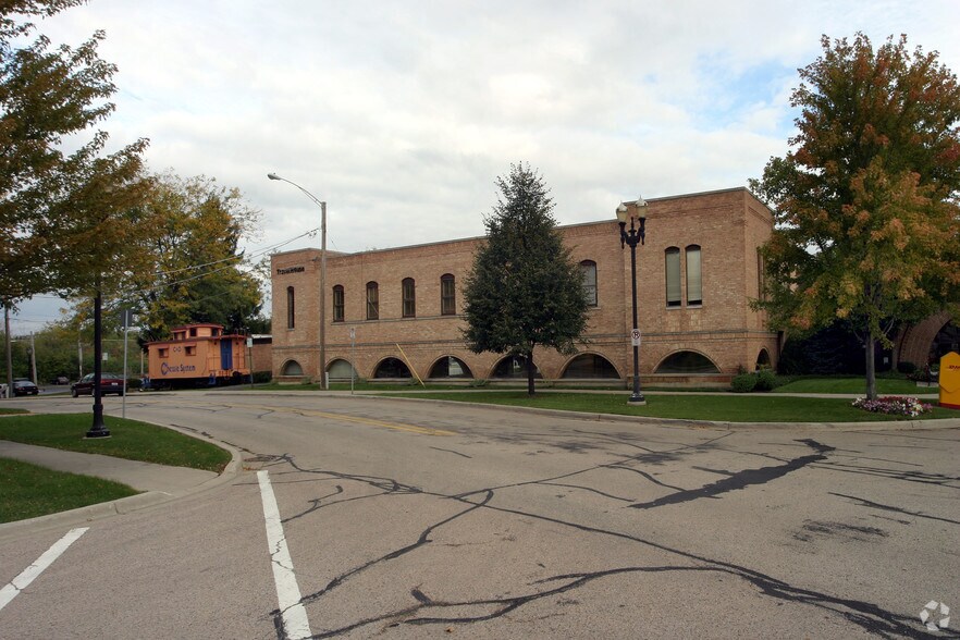 200 Applebee St, Barrington, IL à vendre - Photo de l’immeuble – Image 2 sur 16