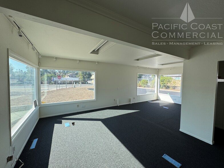 728 Civic Center Dr, Vista, CA à vendre - Photo de l’immeuble – Image 3 sur 6