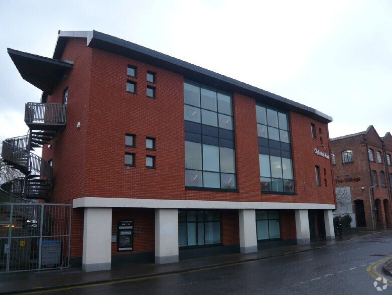 2 Walnut Tree Close, Guildford à louer - Photo de l’immeuble – Image 2 sur 6