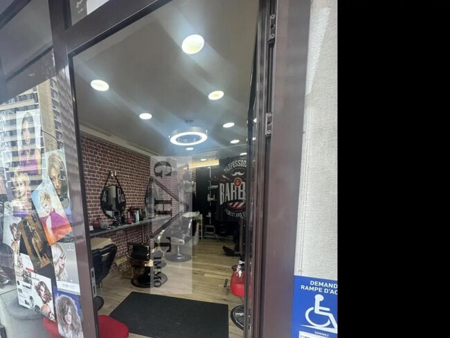 Plus de détails pour Local commercial à louer