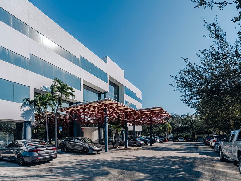 2151 W Hillsboro Blvd, Deerfield Beach, FL à louer - Photo de l’immeuble – Image 1 sur 6