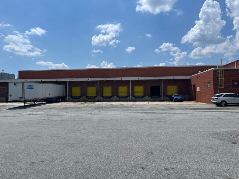 2420 Fairview St, Greensboro, NC à louer - Photo de l’immeuble – Image 2 sur 12