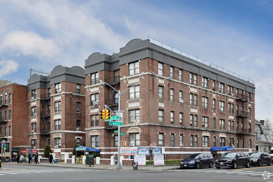 1494 Ocean Ave, Brooklyn, NY à louer - Photo de l’immeuble – Image 2 sur 7