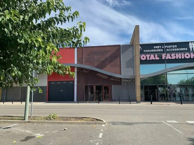 Plus de détails pour Local commercial à louer