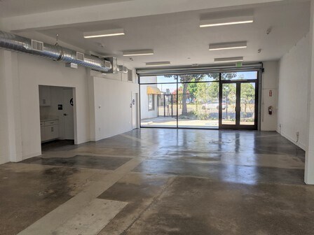 18444 Ventura Blvd, Tarzana, CA à louer - Photo de l’immeuble – Image 3 sur 23