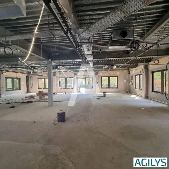 Local d’activités dans Orsay à louer - Photo intérieure – Image 3 sur 9