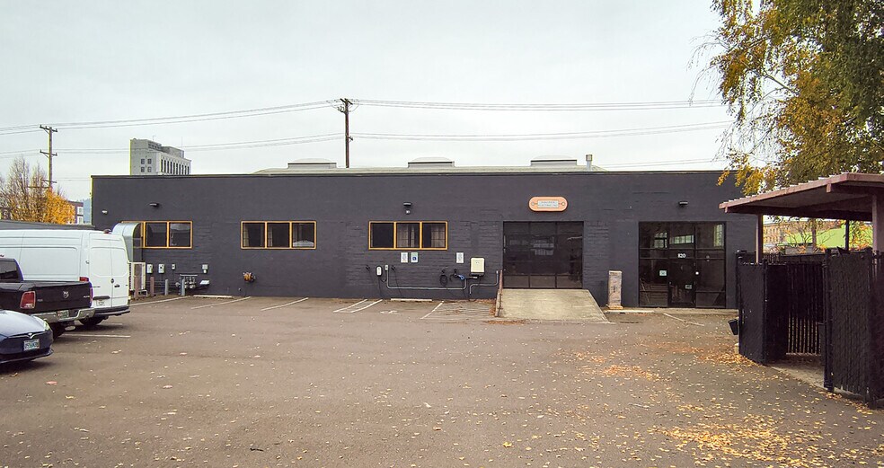 820 SE Washington St, Portland, OR à louer - Photo de l’immeuble – Image 3 sur 7