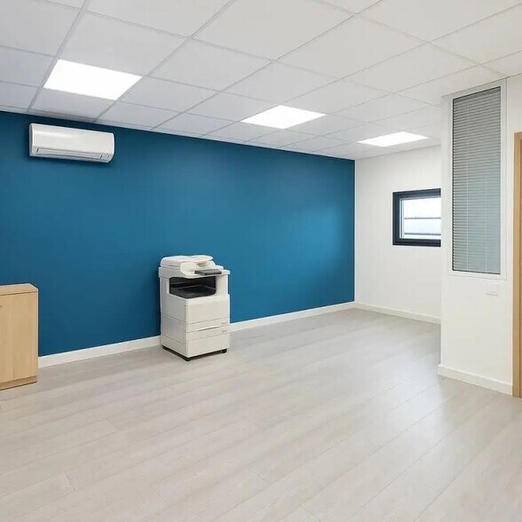 Local d'activités dans Vaulx-Milieu à vendre - Photo de l’immeuble – Image 2 sur 9