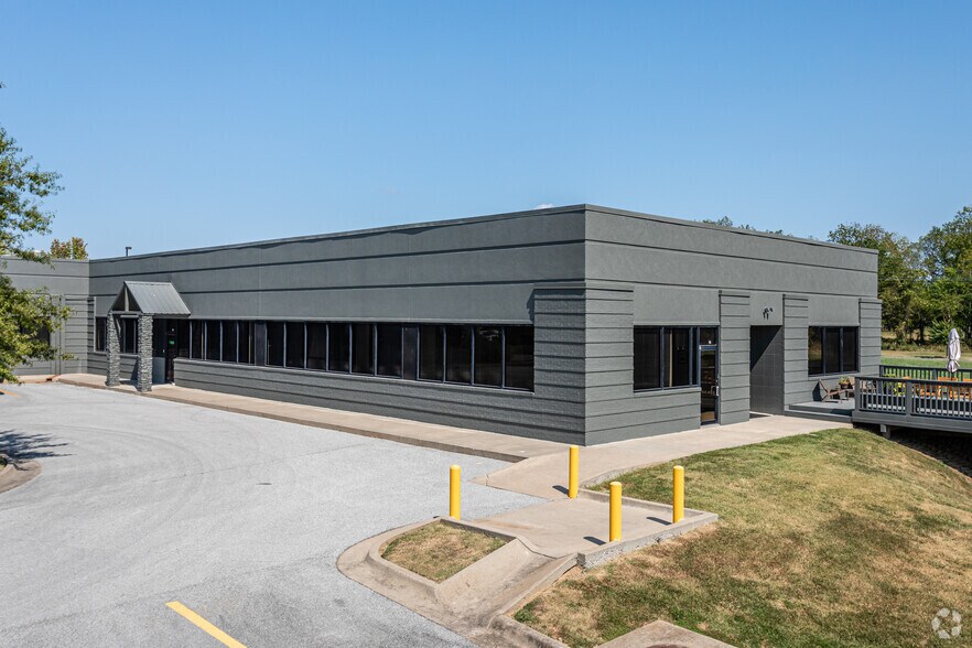 212 SE 34th St, Bentonville, AR à louer - Photo de l’immeuble – Image 1 sur 5