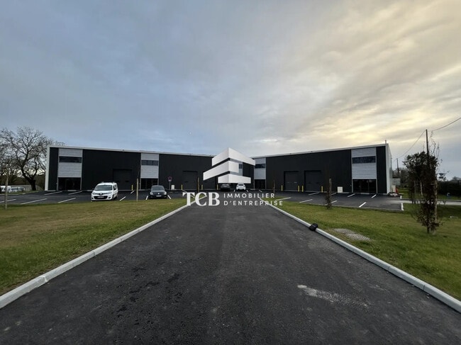 Plus de détails pour Local d'activités à louer