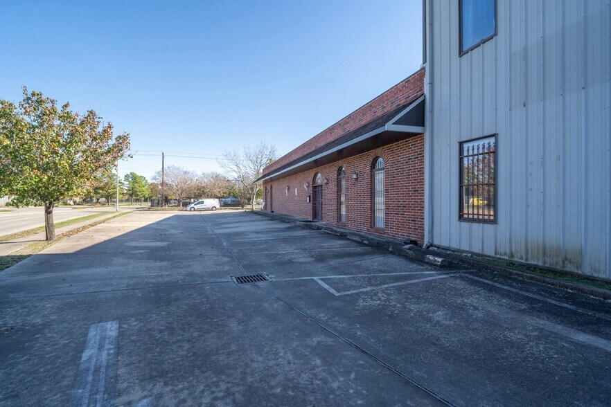 7001 W 43rd St, Houston, TX à vendre - Photo de l’immeuble – Image 3 sur 57