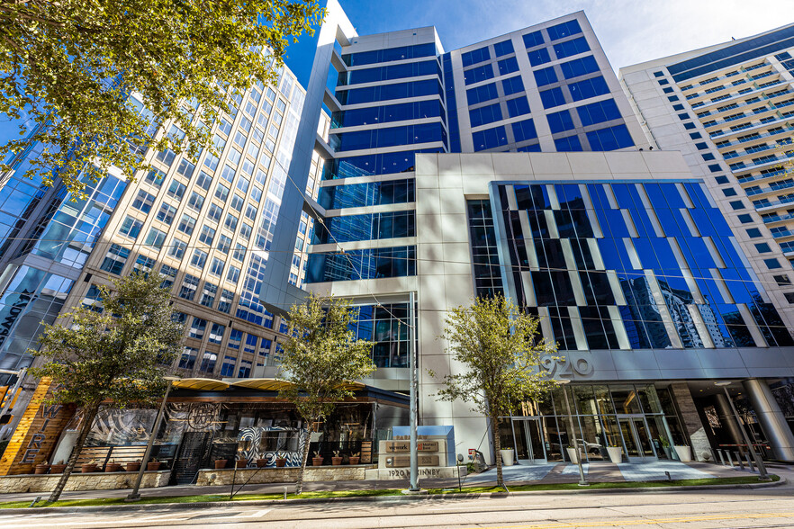 1920 McKinney Ave, Dallas, TX à louer - Photo de l’immeuble – Image 1 sur 20